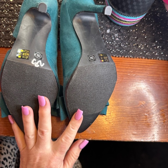 Chinese LAUNDAY Size 6, pointed to shoes - Picture 3 of 7